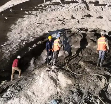 永昌拱顶带模注浆料的施工流程及注意事项